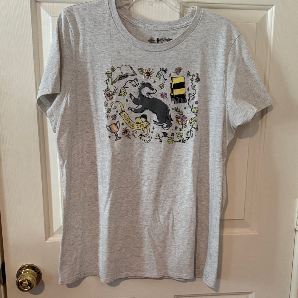 Warner Bros. Light Gray Tee with Bear and Floral Design